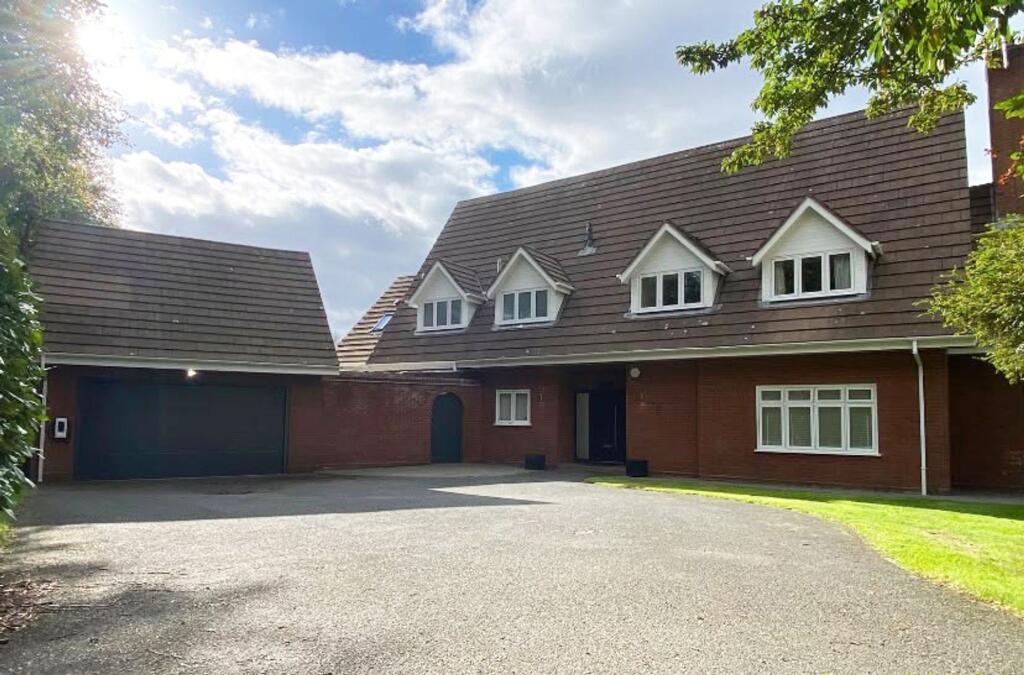 Main image of property: Hollyfield Drive, Barnt Green, B45