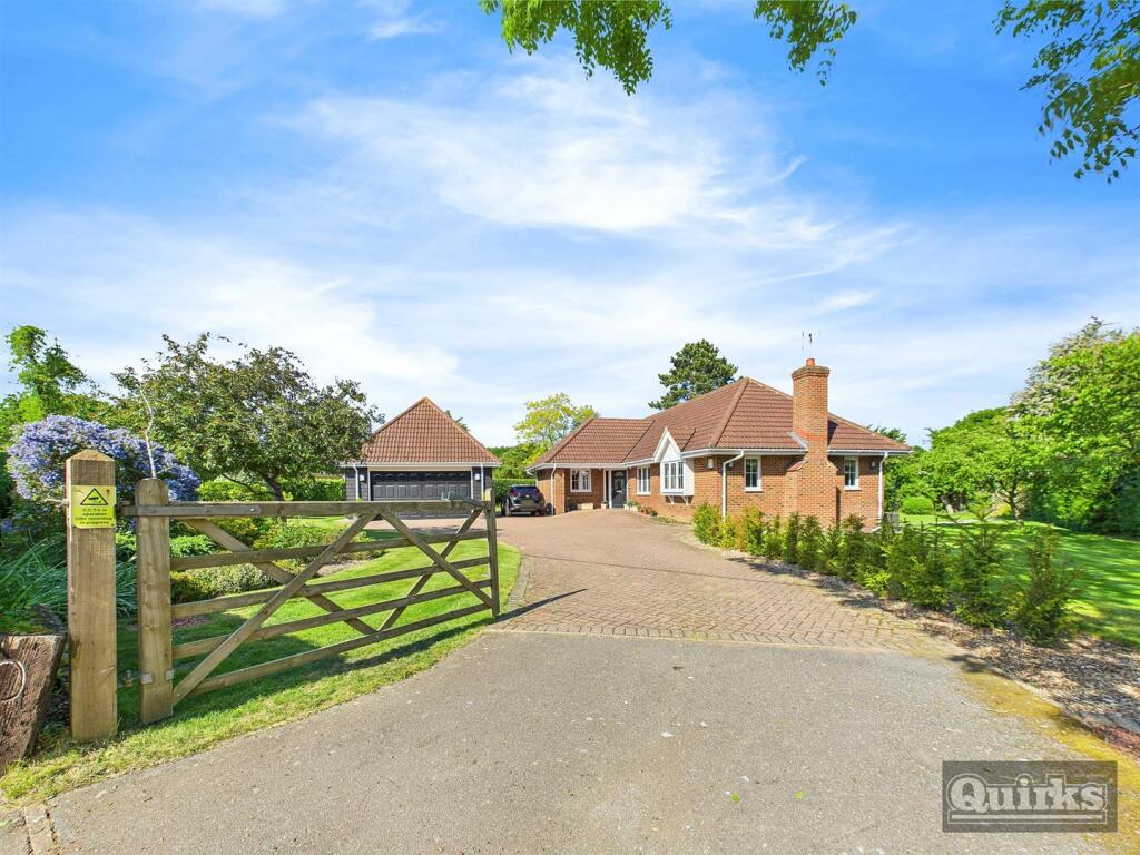 2-bed detached on Castledon Road, Wickford, £875,000