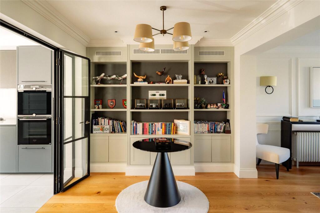 House in London, Somerset Square, Kensington - View 3