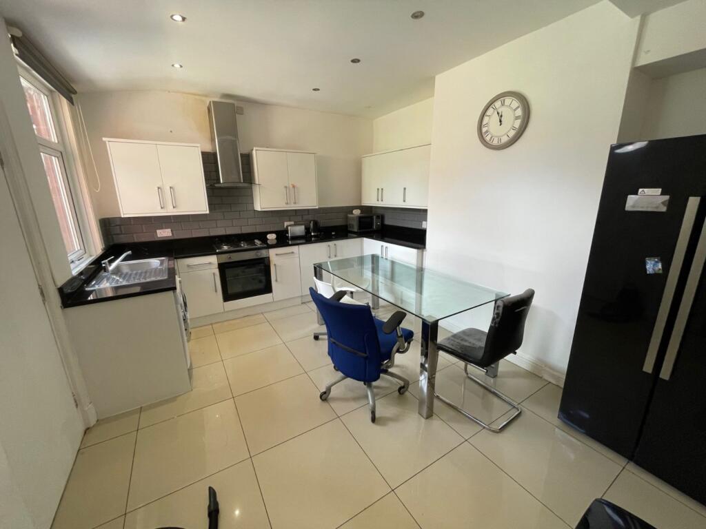 House in Leeds, West Yorkshire - View 2