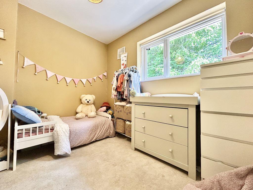 Bernard Close, Dunstable - More