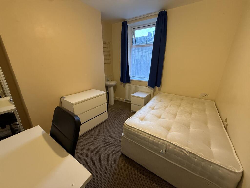 House in Hull, Kingston upon Hull - View 3
