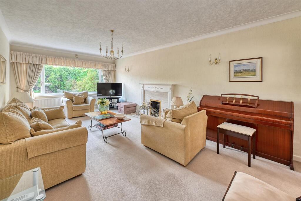 47 Codsall Road, Tettenhall, Wolverhampton, WV6 *QD photo 4
