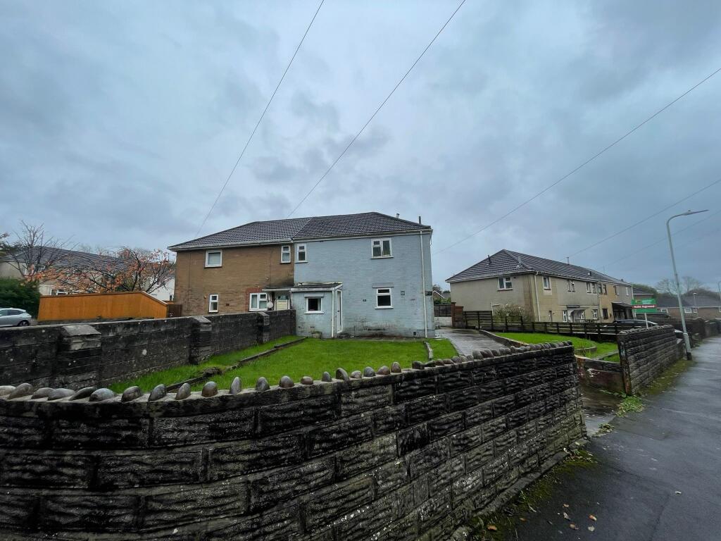 Main image of property: 40 Penplas Road, Blaenymaes, Swansea, South Wales SA5 5PJ