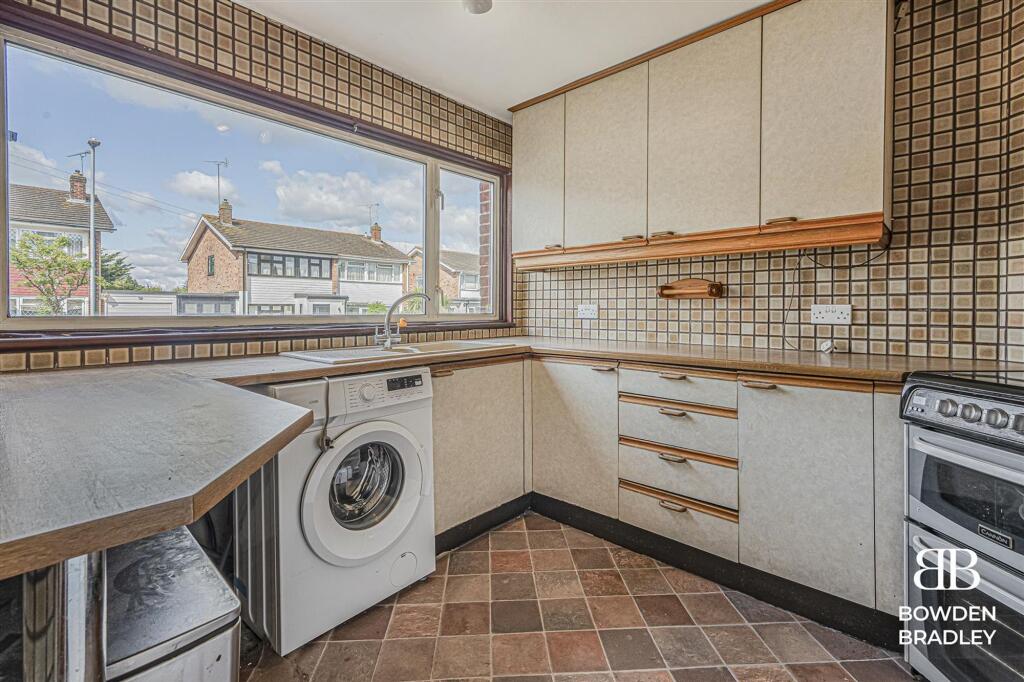 Maypole Drive, Chigwell, IG7 photo 4