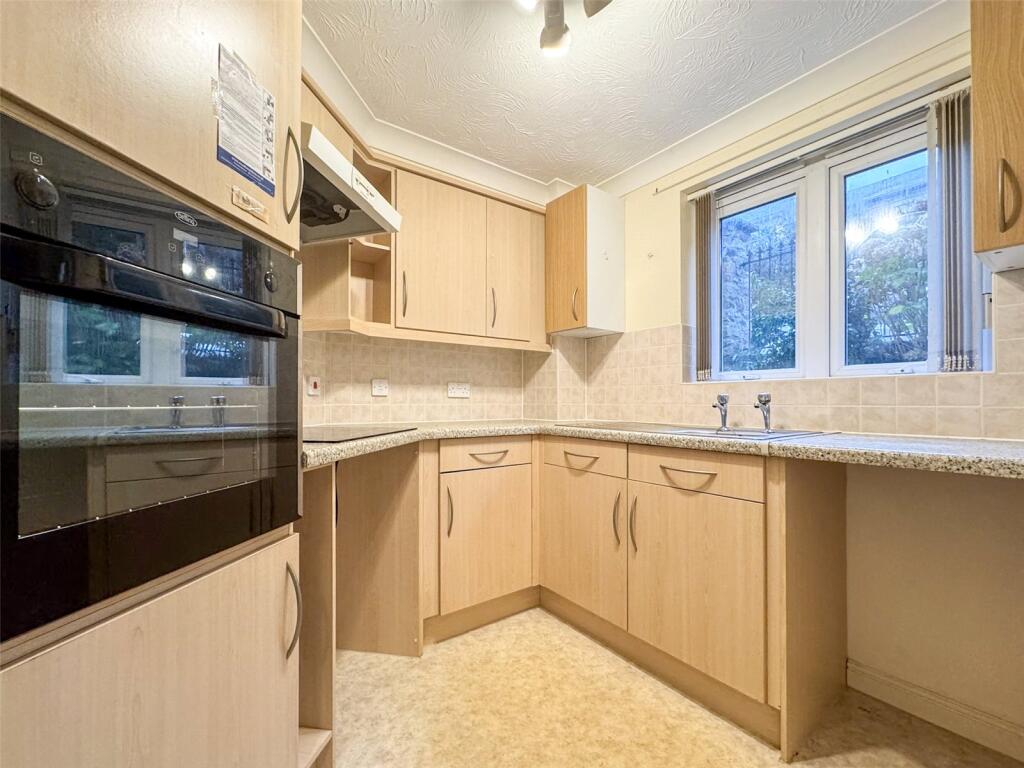 Trafalgar Court, Penzance, TR18 photo 3