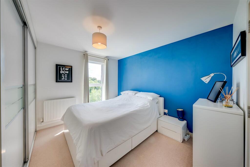Apartment in London - More
