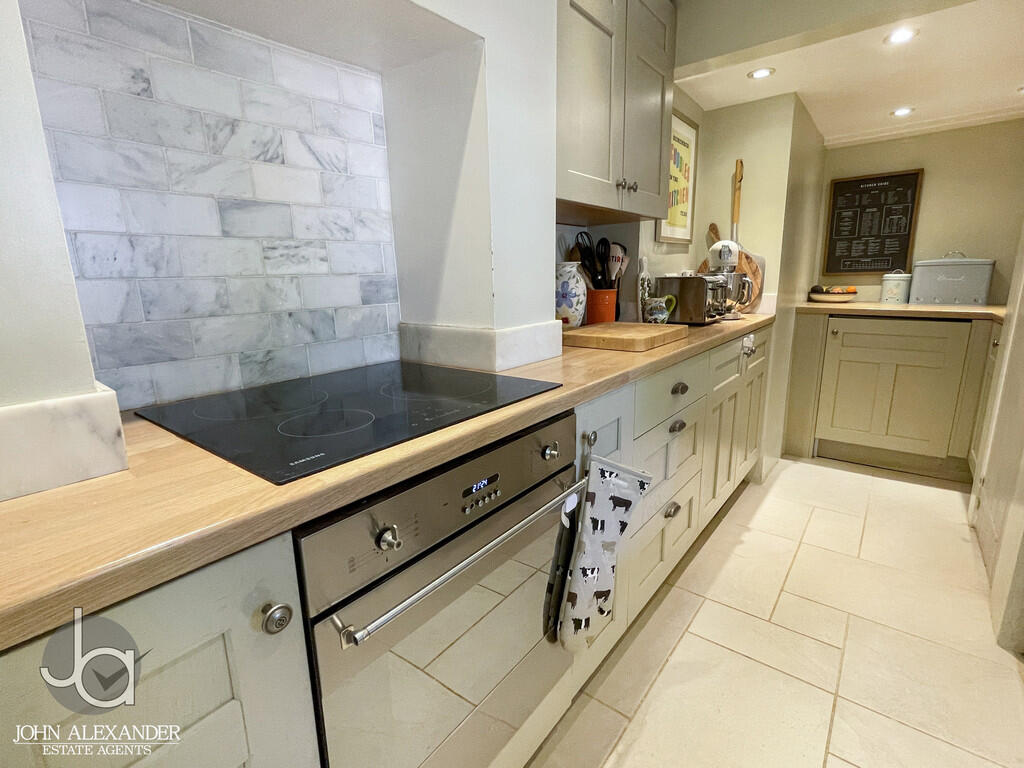 House in Braintree, Kelvedon - More