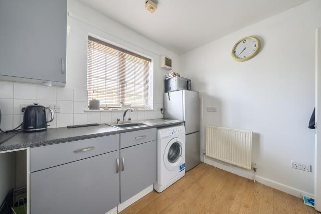 Apartment in Thatcham, West Berkshire - View 6
