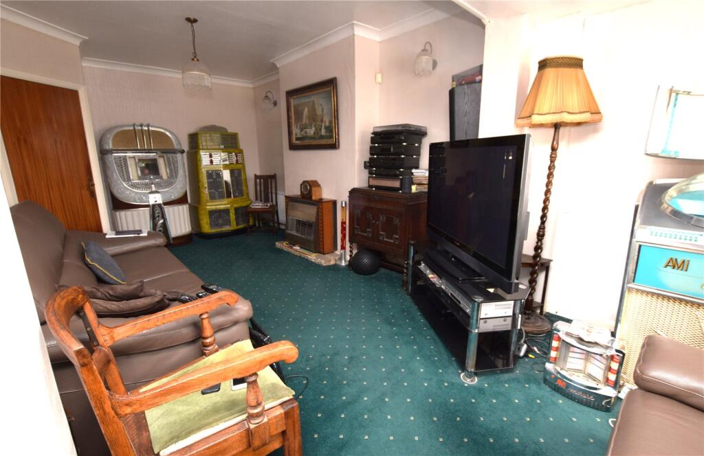 Purland Close, Dagenham, RM8 photo 3