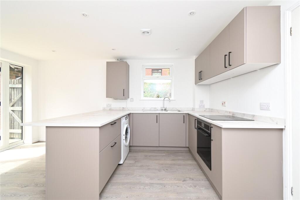 House in Basingstoke and Deane, Chineham - View 3
