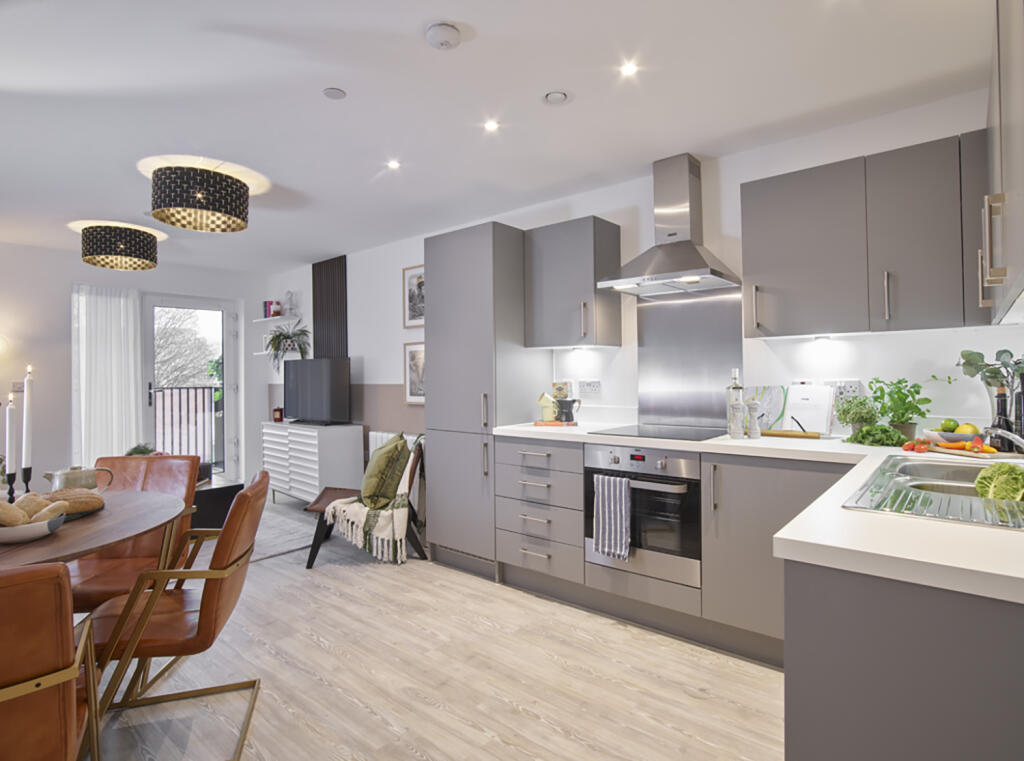 Apartment in Crawley, Forge Wood - View 2