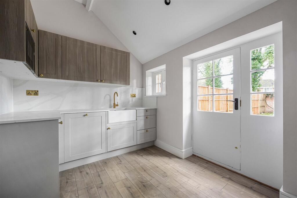 Plot 1 The Farmhouse, Beansheaf Grange, Calcot, RG31 7AA photo 2