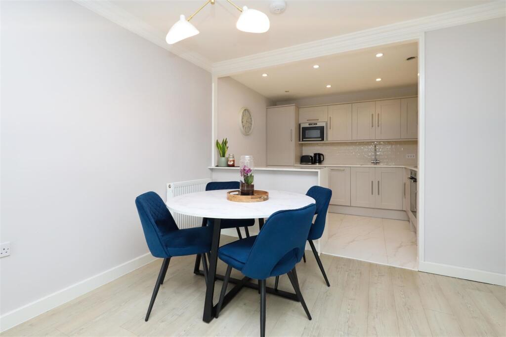 Apartment in London, Ickenham - View 3