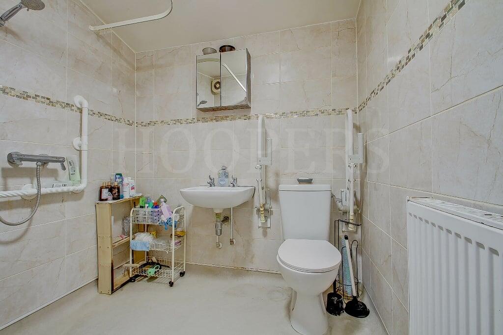House in London, Harlesden - More