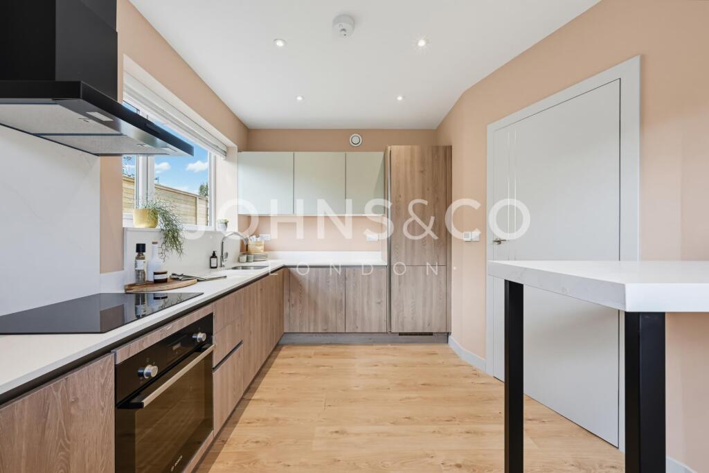 House in London - View 5