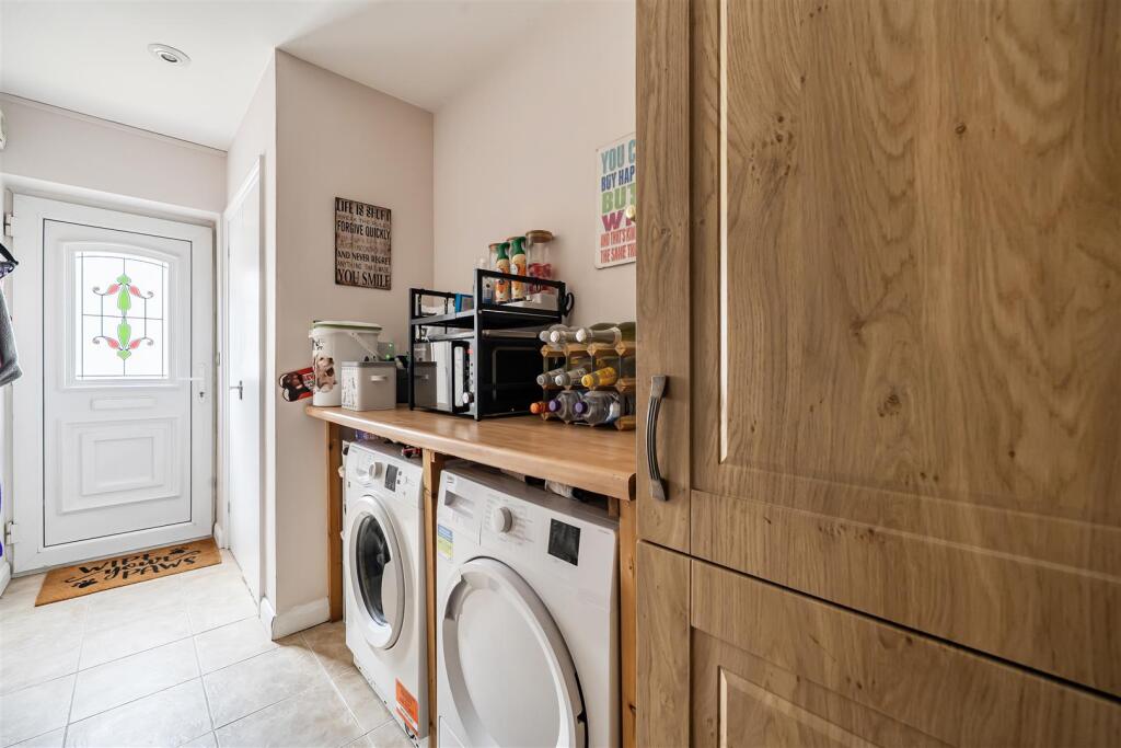 Sandhurst Road Crowthorne, Berkshire RG45 7HS - View 4