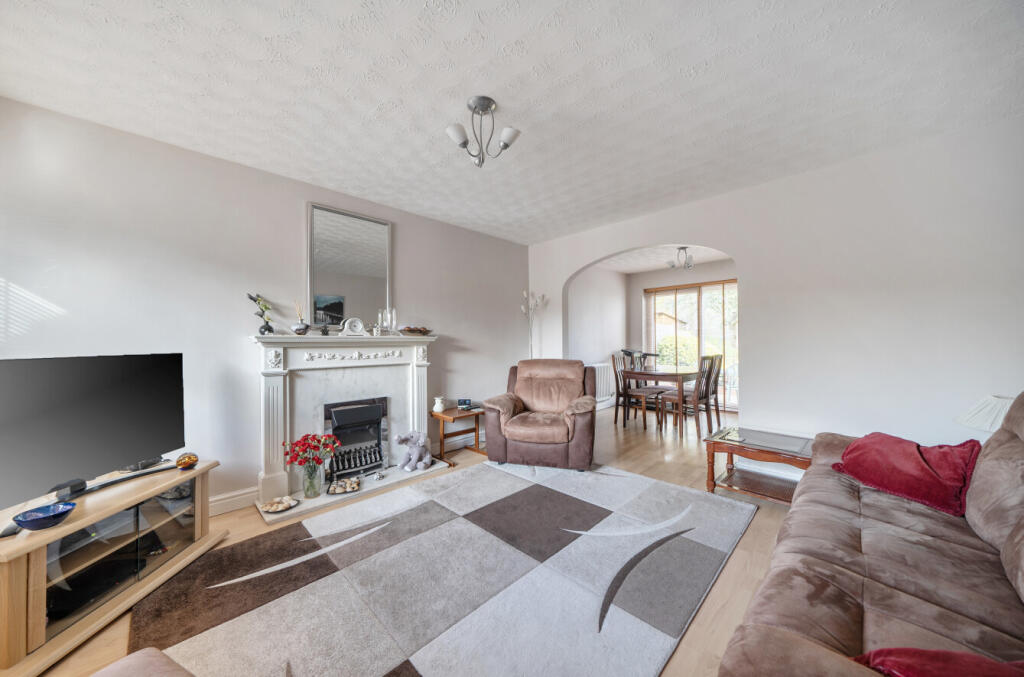 Houghton Close, Hoole, Chester photo 4