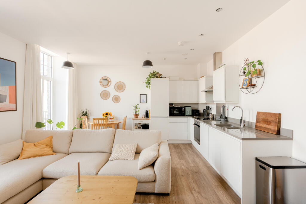 Apartment in Bristol - View 3