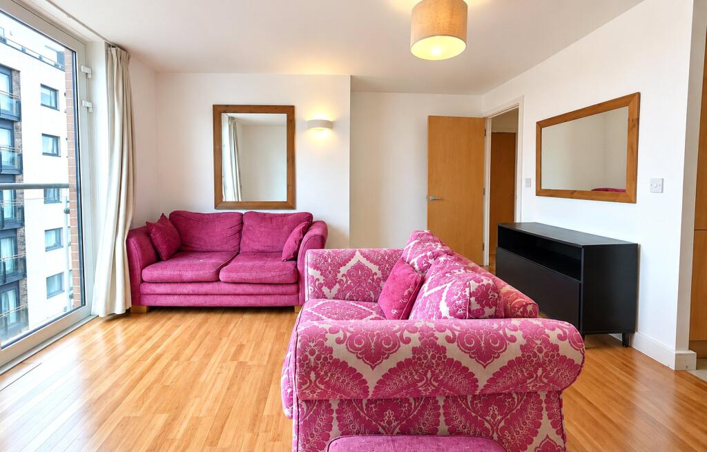 Apartment in Southampton, Ocean Village - View 2