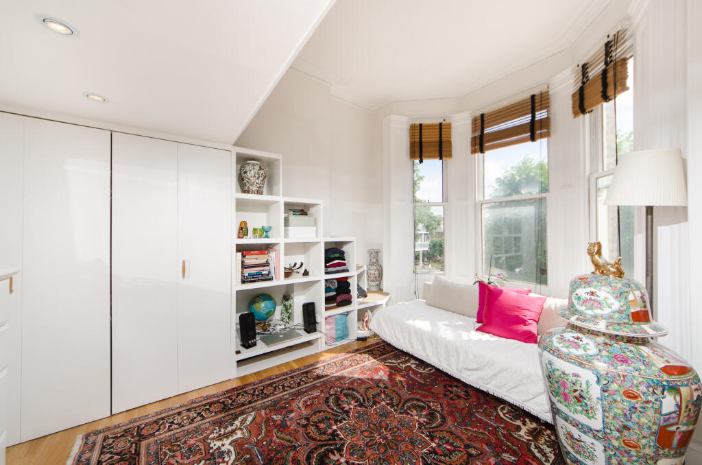 Main image of property: Airlie Gardens, Kensington, London, W8