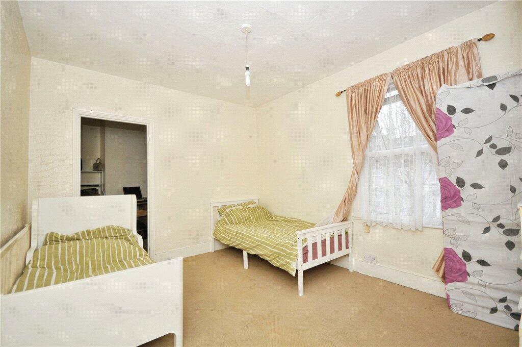 House in London, Thornton Heath - More