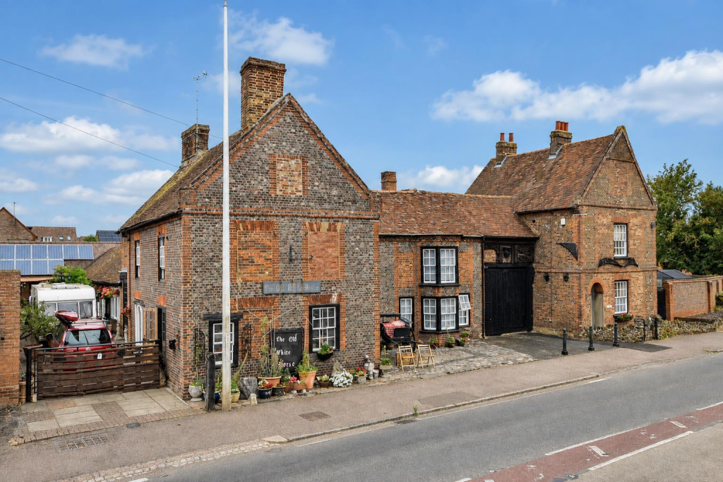 House in Hockliffe, Central Bedfordshire