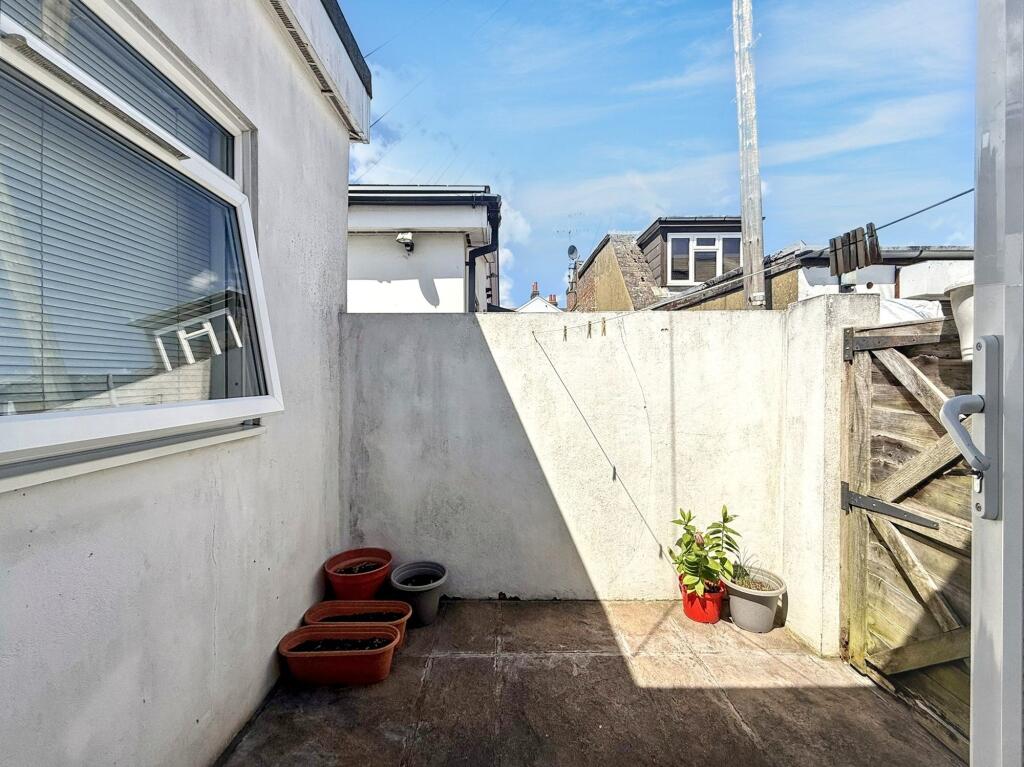 Becket Road, Worthing, BN14 photo 2