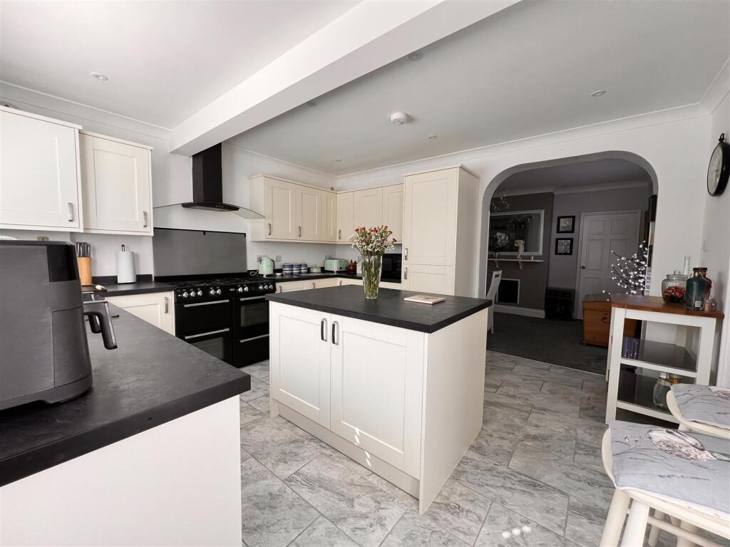 House in Cowes, Somerton, Northwood - View 4