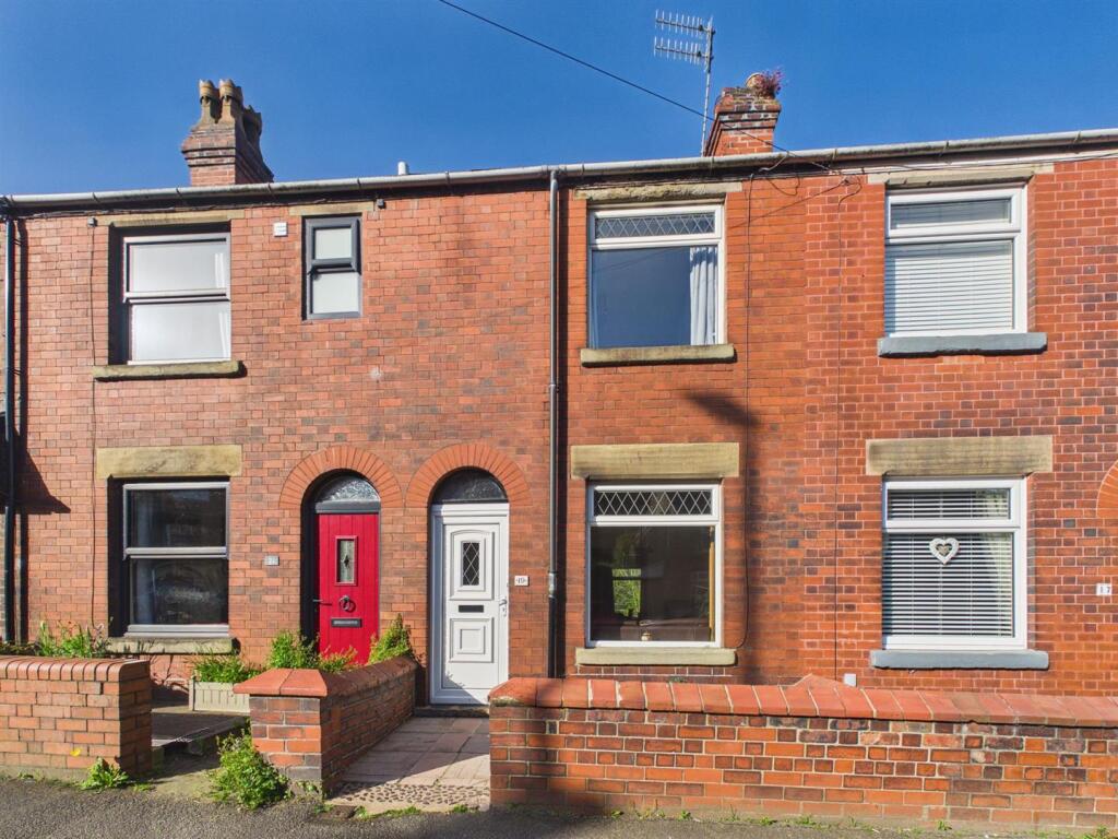 2-bed terraced on Chapel Road, Whaley Bridge, High Peak, £199,950