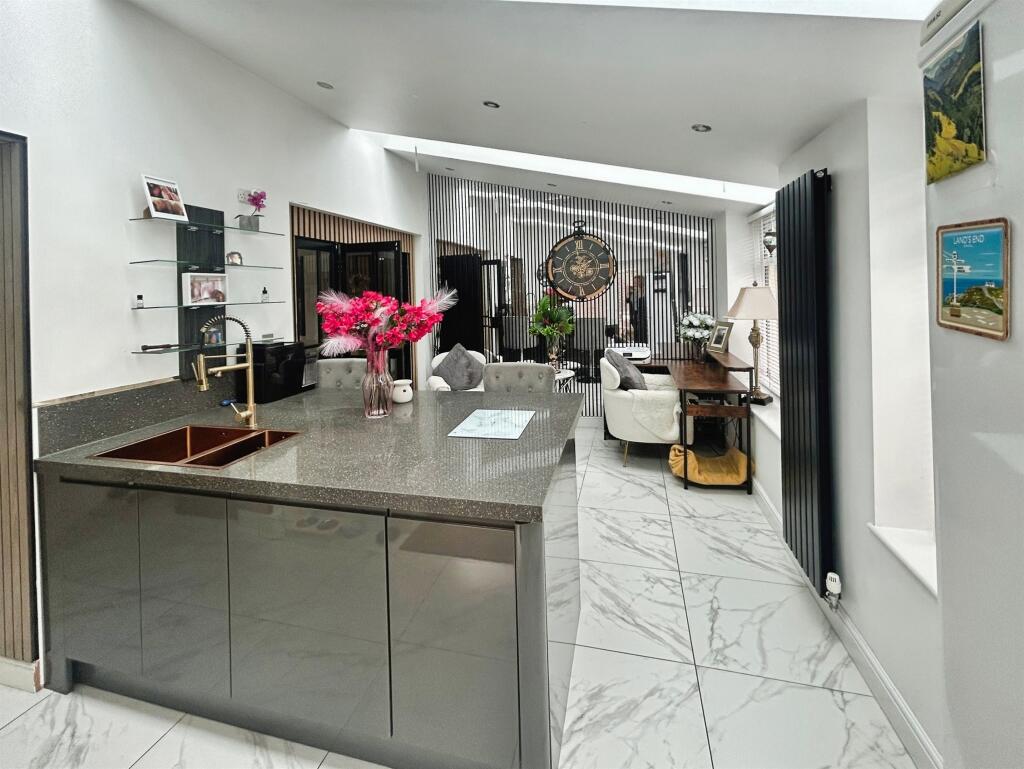House in Leeds, West Yorkshire - View 5