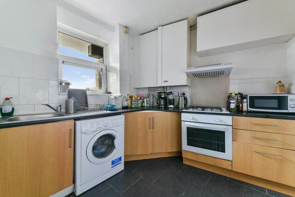 House in London - View 2