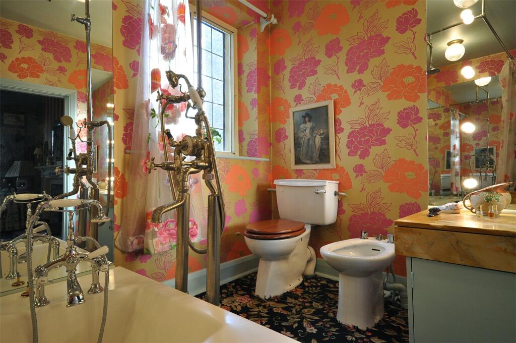6 bedroom semi-detached house for rent