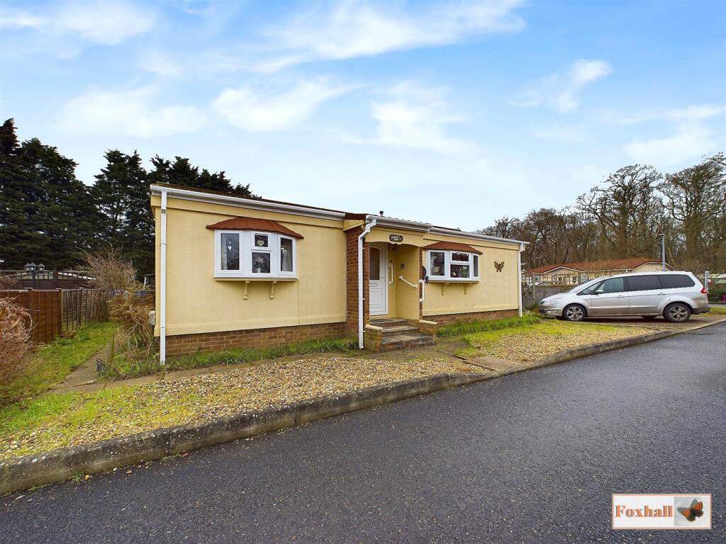 2-bed caravan on Roma Avenue, Martlesham Heath, £165,000