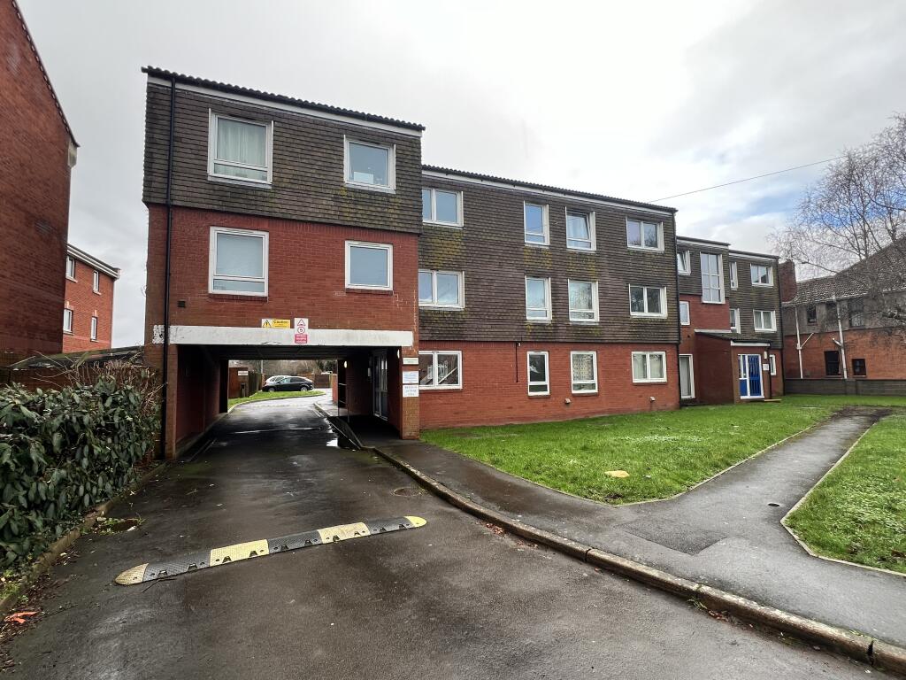 Main image of property: Flat 6, Knightstone Court, Highbridge Road, Burnham-On-Sea, Somerset TA8 1LL