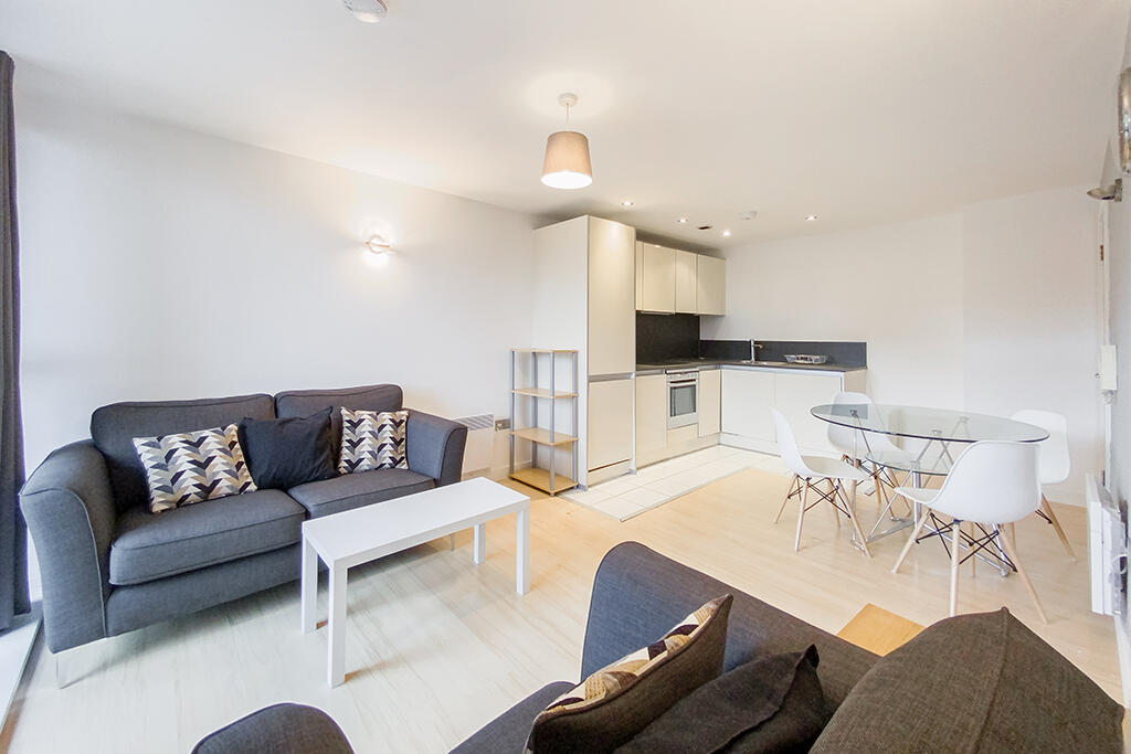 Apartment in Manchester, Trinity, City Centre - View 4