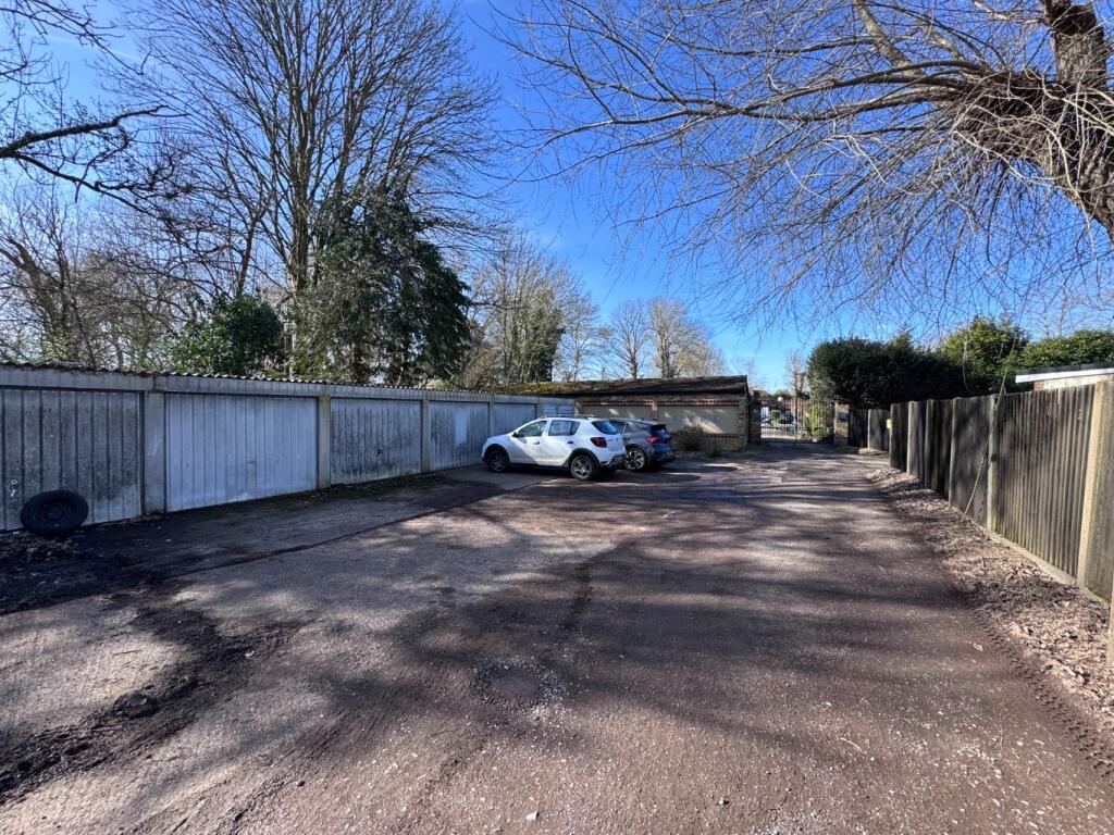 Thamesmead Estate, Towpath, Shepperton, Surrey, TW17 - View 6