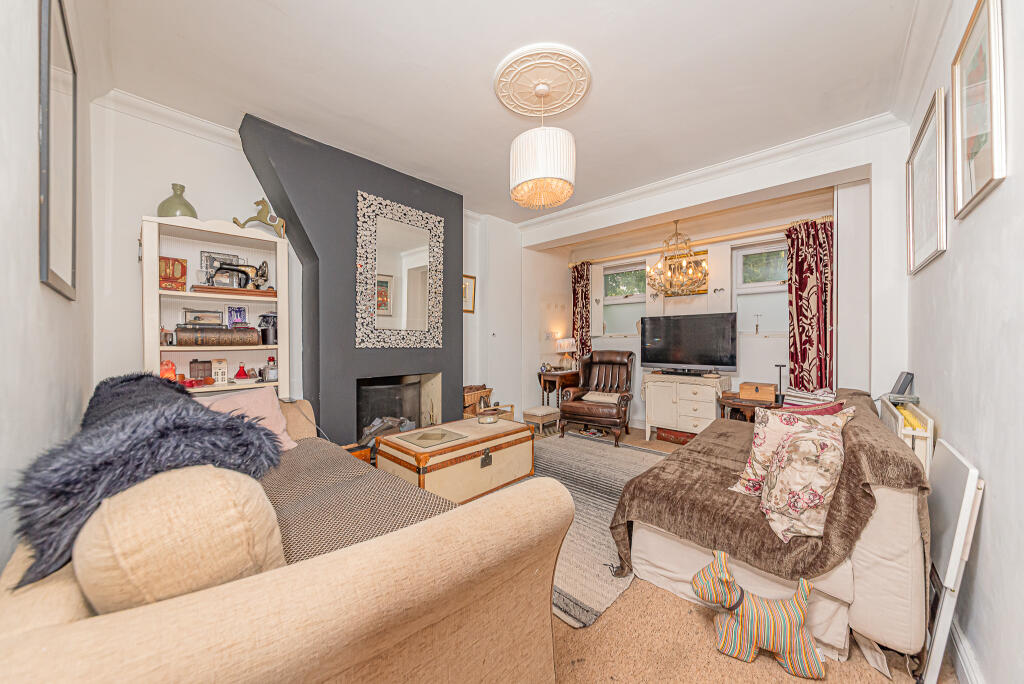 House in Slough - View 2