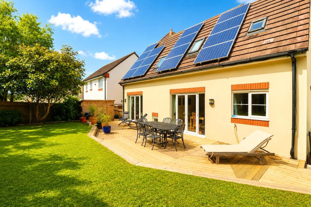 Greenfield Close, Bideford, Devon, EX39 photo 3
