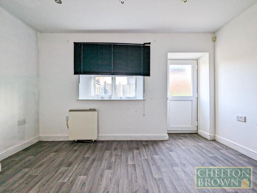 Apartment in Northampton - View 4