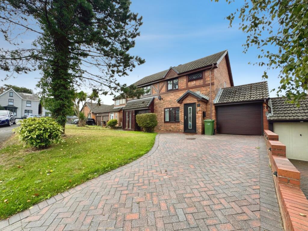 Main image of property: Clos Y Gelli, Llanelli, SA14 9BA