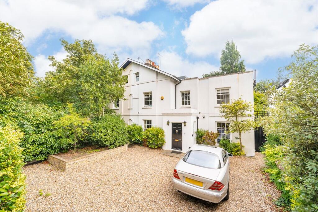 Main image of property: Fortis Green, London