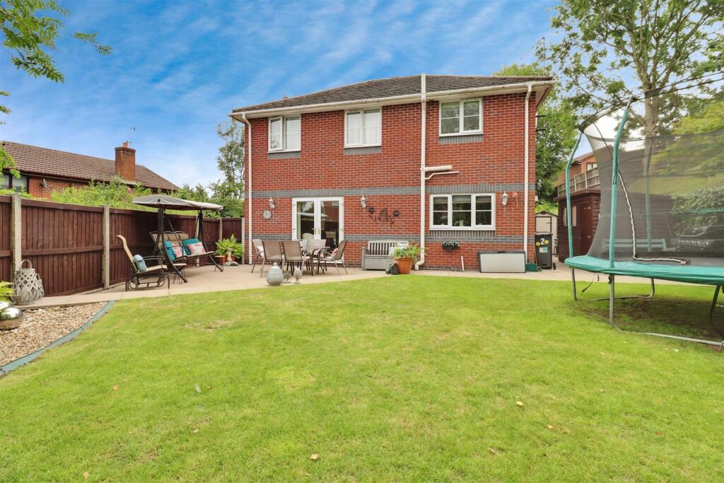 House in Newcastle-under-Lyme, Silverdale - View 5