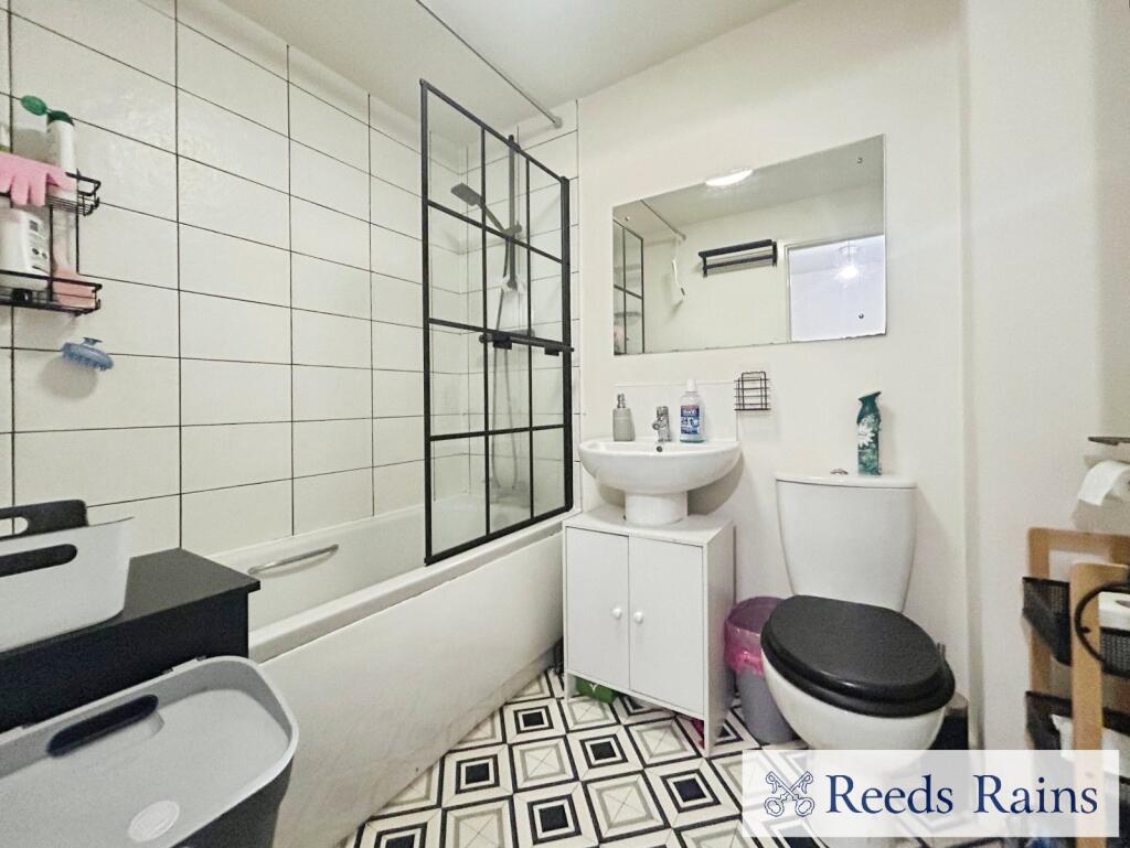 Dewy Meadow Road, Salford, Greater Manchester, M6 photo 2