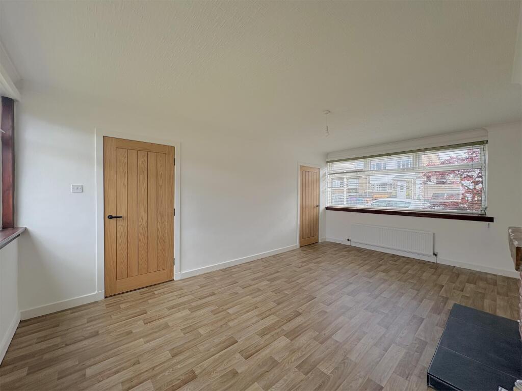 4 Lumsden Place, Stevenston, KA20 4HF photo 4