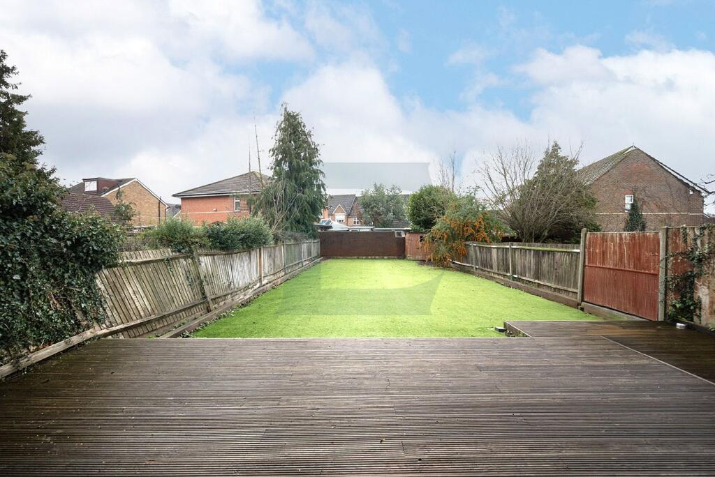 Bunns Lane, Mill Hill, London, NW7 photo 3