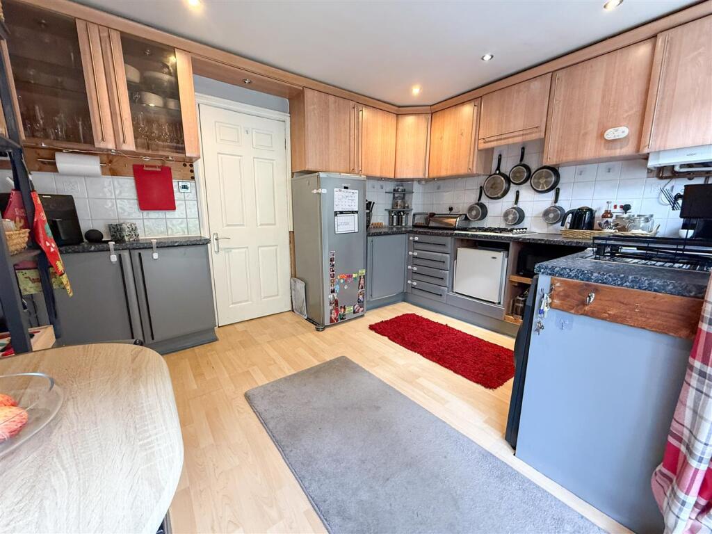 Paterson Close, Stocksbridge, S36 photo 5
