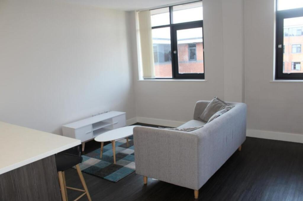 Apartment in Leeds, Woodhall Hills - View 3