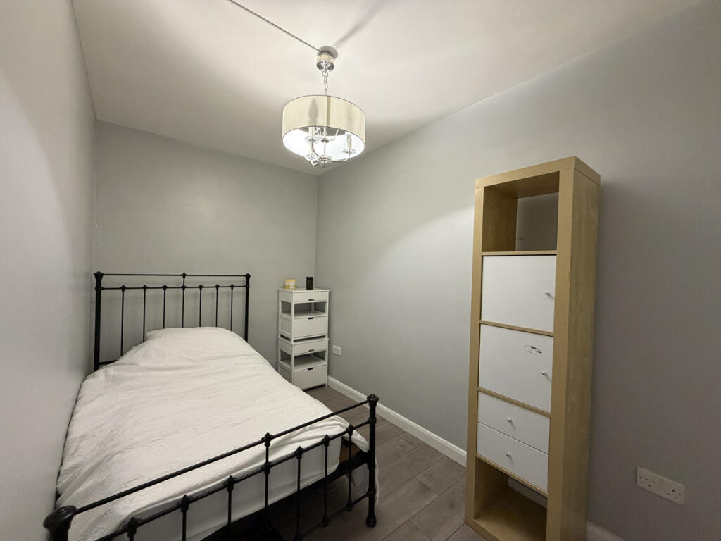 Apartment in Southend-on-Sea, Essex - More