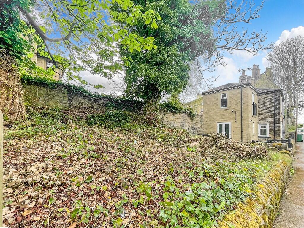Brewery Drive, Huddersfield, West Yorkshire, HD4 photo 3